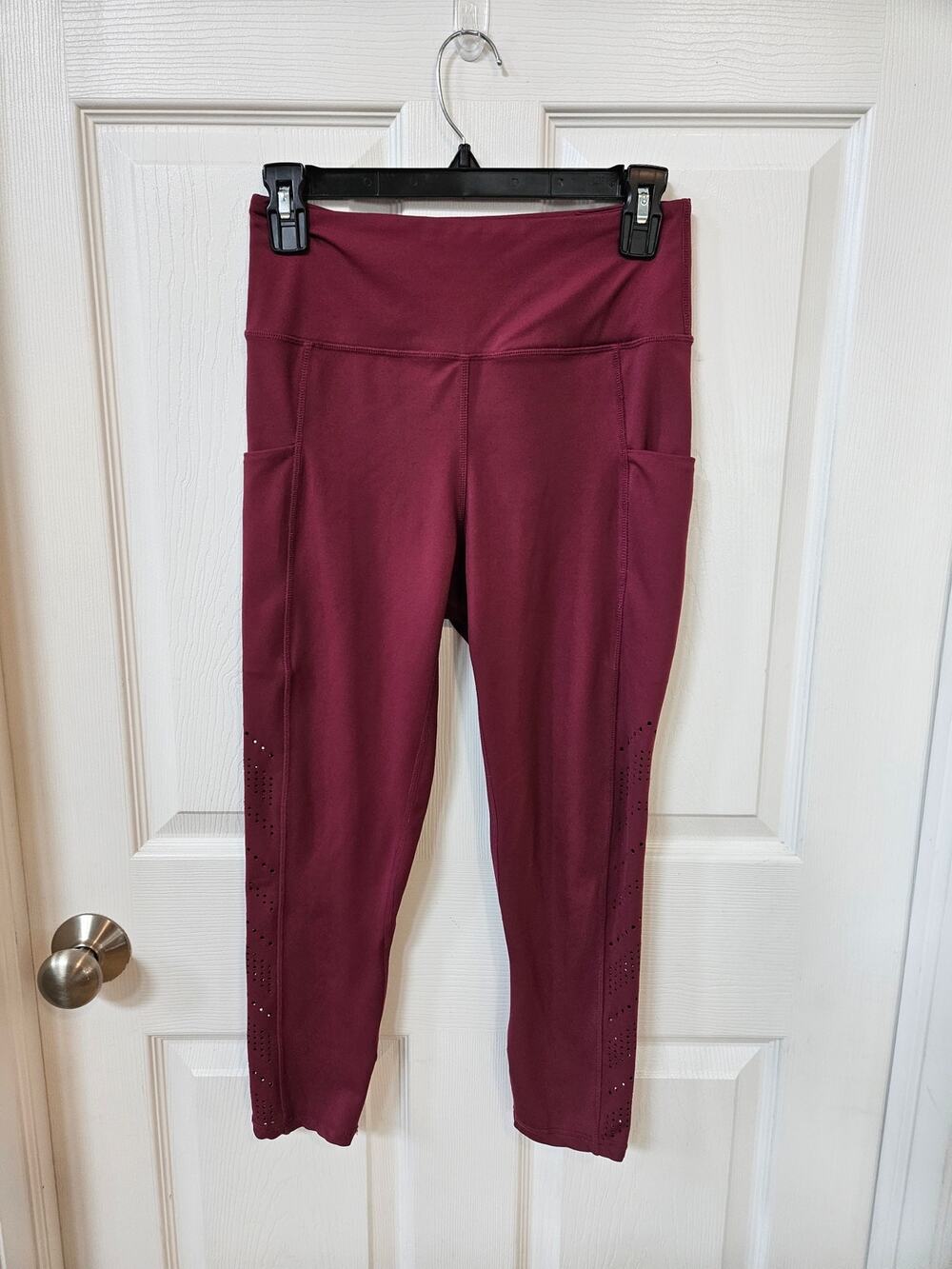 Senita Athletics Women’s Medium Burgundy High Rise Pocket Capri Leggings